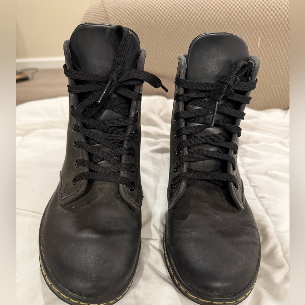 Dr. Martens Shoreditch Boots​​ - Picture 3 of 9